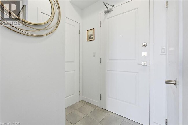 Building Photo - 35 Southshore Cres