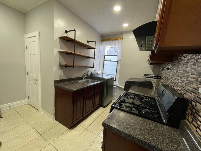 Kitchen - 466 49th St