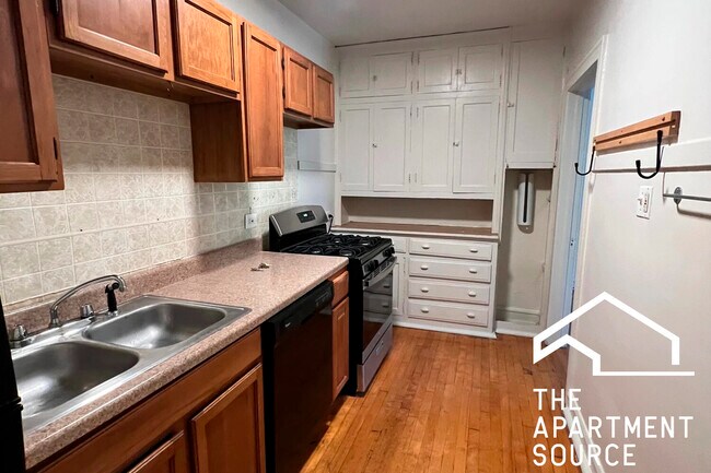 Foto del edificio - 1421 W Hutchinson St