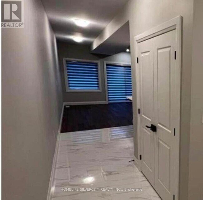 Photo du bâtiment - 307 Chapel Hill Dr