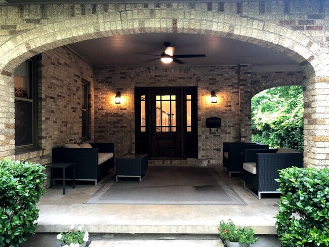 Building Photo - 2020 Glenco Terrace