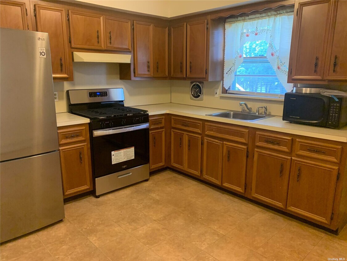 1146 Tulip Ave, Franklin Square, NY 11010 Room for Rent in Franklin