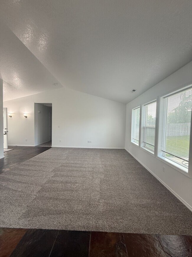 Foto del edificio - 3 bed, 2 bath- Kennewick Location!