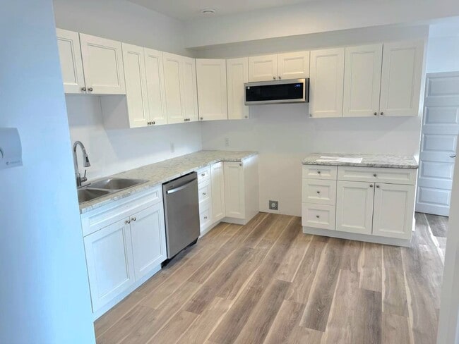 Building Photo - 2 Bedroom 1 Bathroom Apartment