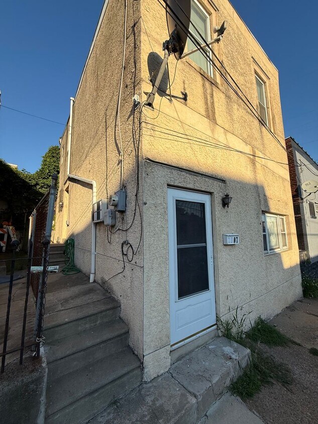 Foto principal - Cute two bedroom in Frankford section of P...