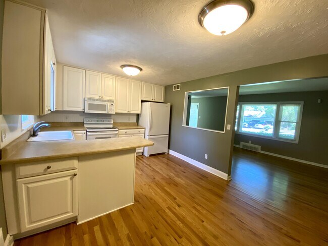 Foto del edificio - 6034 Juniper Dr
