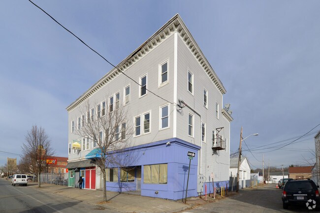 Building Photo - 1002 Main St