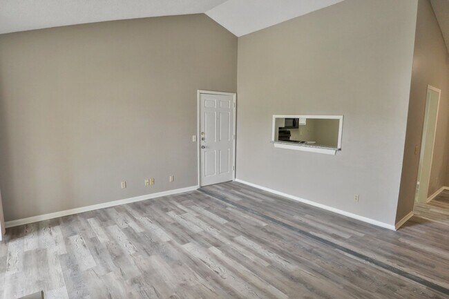 Building Photo - 2255 Thousand Oaks Dr