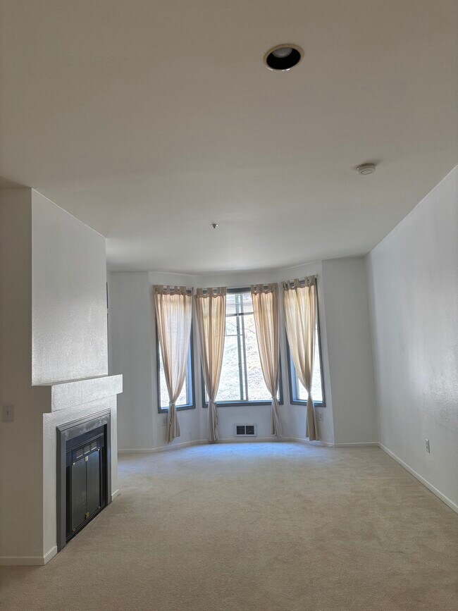 Foto del edificio - 280 Caldecott Ln