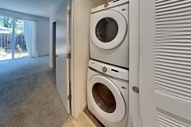 Foto del edificio - 392 Midstream Ln