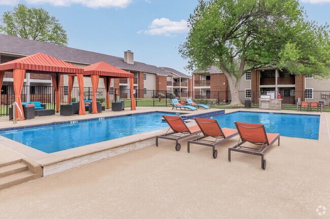 POOL - Jove Apartment Homes