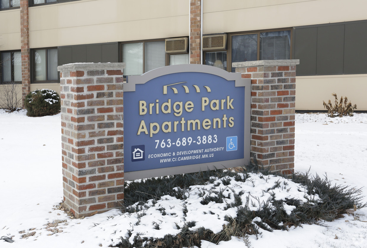 Foto del edificio - Bridge Park Apartments