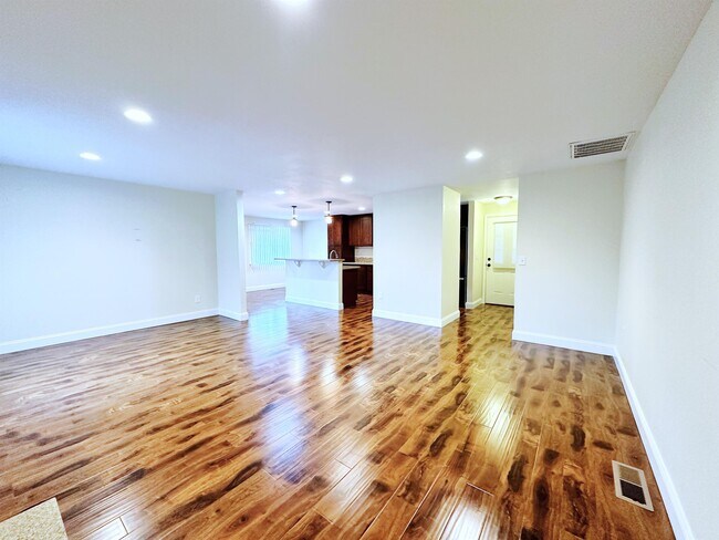 Building Photo - 12900 SW Barberry Dr