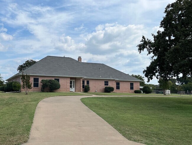 Photo - 4763 Red Oak Cir House