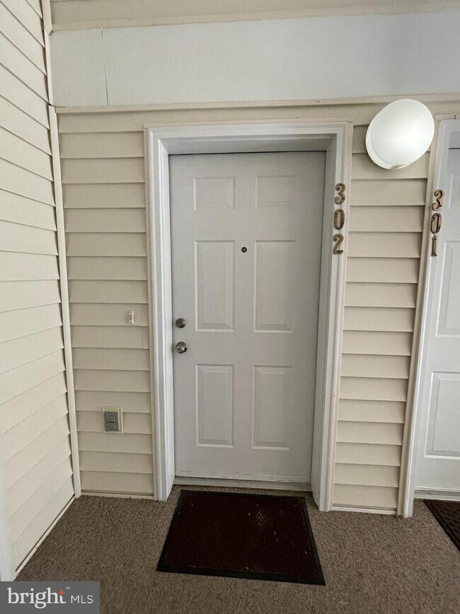 Building Photo - 2480 Angeline Dr