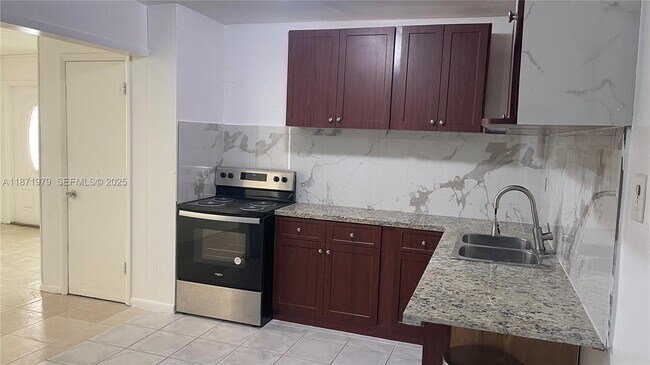 Foto del edificio - 301 N 67th Ave