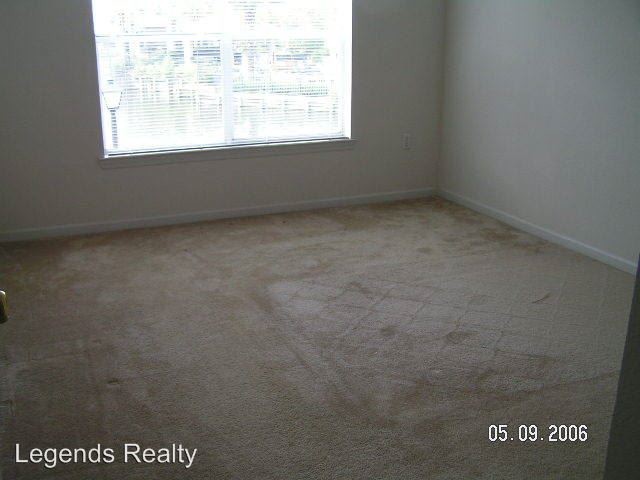 Building Photo - 822 Arbor Lakes Cir