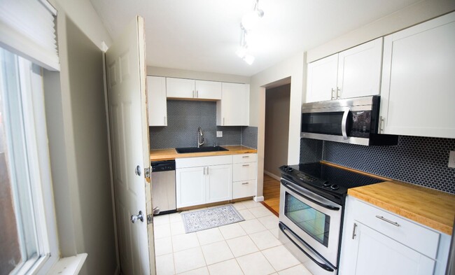 Building Photo - Charming Englewood Home | 3 Bed + 2 Bath Near South Broadway & Harvard Gulch