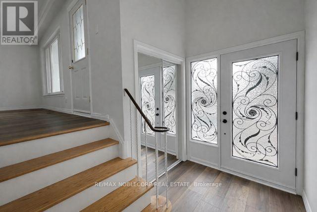 Photo du bâtiment - 7899 Martin Grove Rd