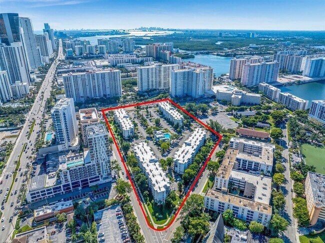 Foto del edificio - 17570 Atlantic Blvd