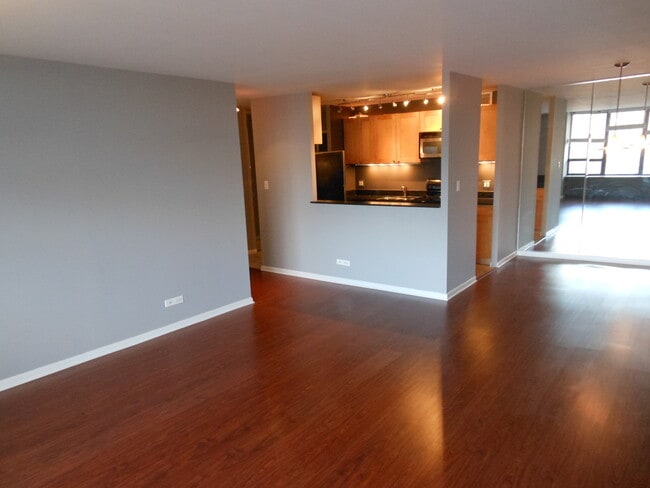 Building Photo - 3930 N Pine Grove Ave