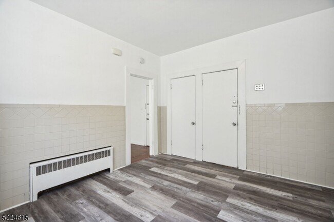 Building Photo - 1576 Leslie St