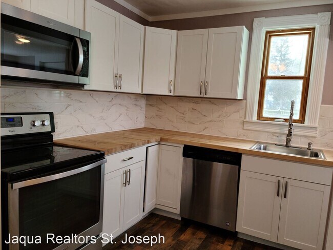 Foto del edificio - 4 br, 1 bath House - 2832 W John Beers Rd