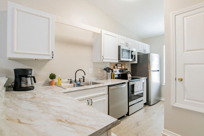 Foto del edificio - Welcoming & Bright 2 Bed/1 Bath Patiohome ...