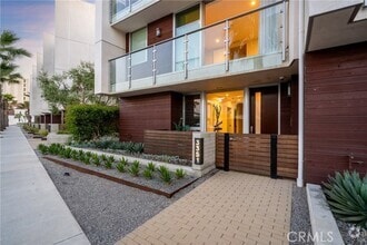 Building Photo - 3351 Via Lido