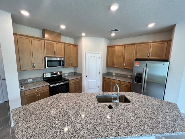 Building Photo - 3 Bedroom, 2.5 Bath Lake Meadow Landing To...