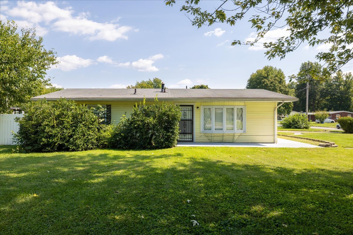 6011 Middleground Dr, Louisville, KY 40272 House for Rent in