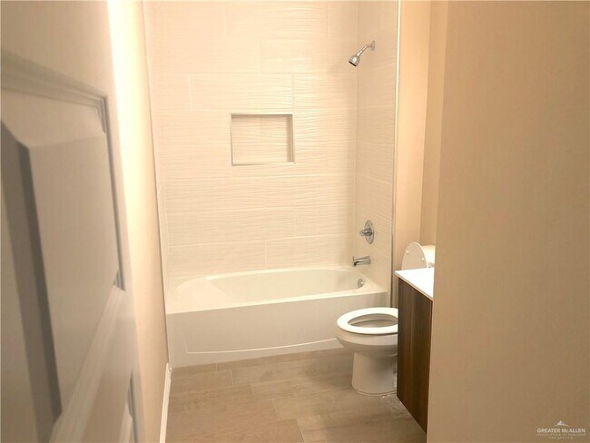 Foto del edificio - 3105 West Dr