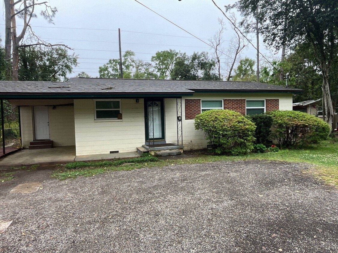 Primary Photo - 1641 Airport Dr