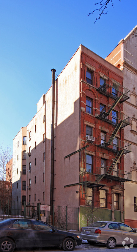 Building Photo - 334 E 105th St