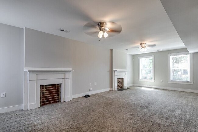 Building Photo - 1816 Parkwood Ave