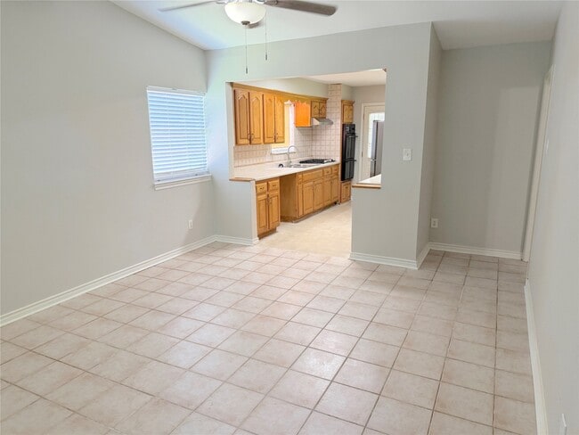 Building Photo - 534 Glenvale Dr