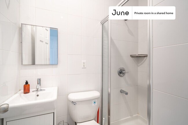 Foto del edificio - Room in Shared 4 bed/4 bath home