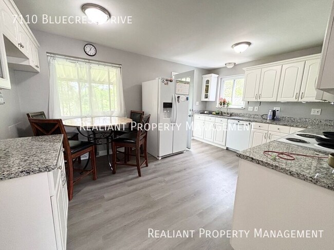Building Photo - 7110 Bluecrest Dr