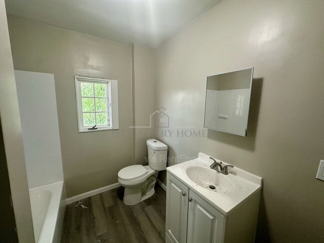 Building Photo - 555 Lumiere St