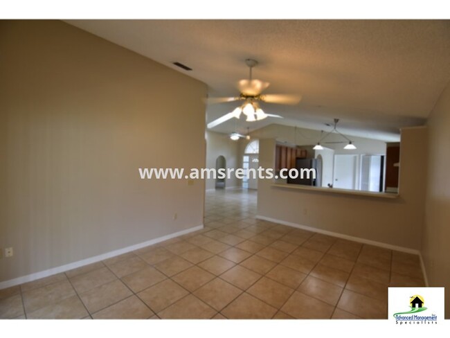 Building Photo - 3/2 With 2 Car Garage For Rent In Oviedo