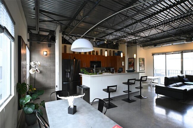 Foto del edificio - 4801 S Congress Ave