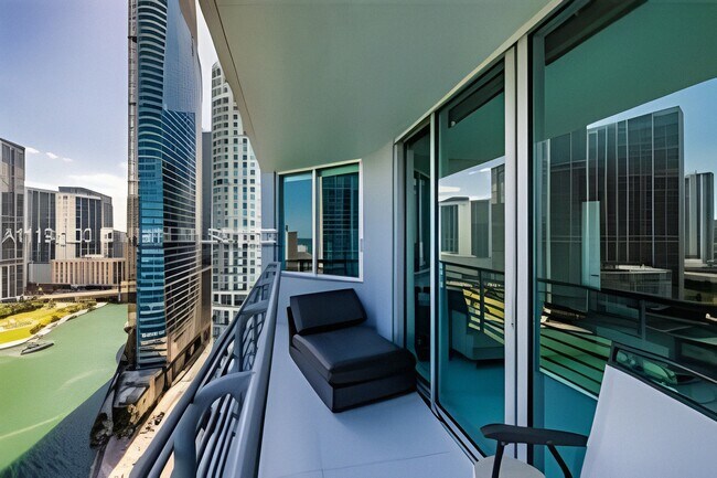 Foto del edificio - 325 S Biscayne Blvd