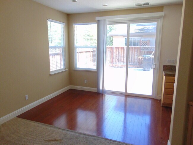 Foto del edificio - Beautiful 3 bed 2 Bath Home in Mountain House