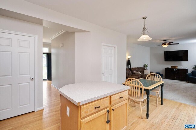 Foto del edificio - BARBOURSVILLE - 4 BEDROOM HOME - CLOSE TO ARMY JAG SCHOOL & UVA
