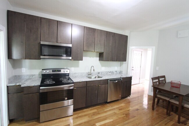 Foto del edificio - 94 E Cottage St