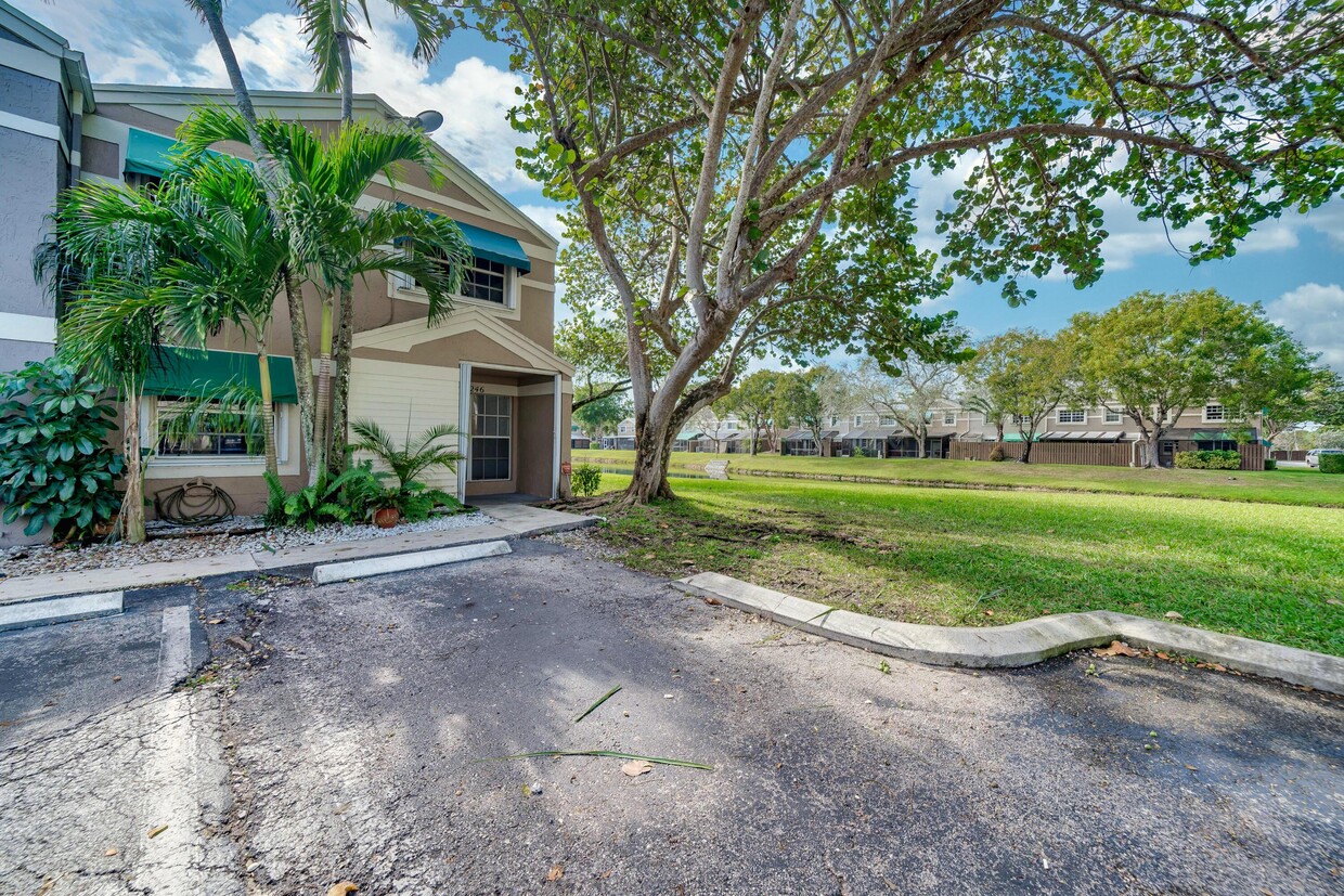 Foto principal - 12246 SW 51st Pl