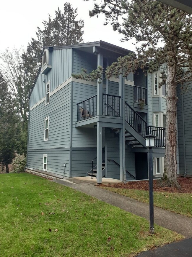 Building Photo - 11103 NE 124th Ln
