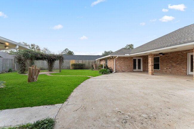 Building Photo - 601 Rue Cannes