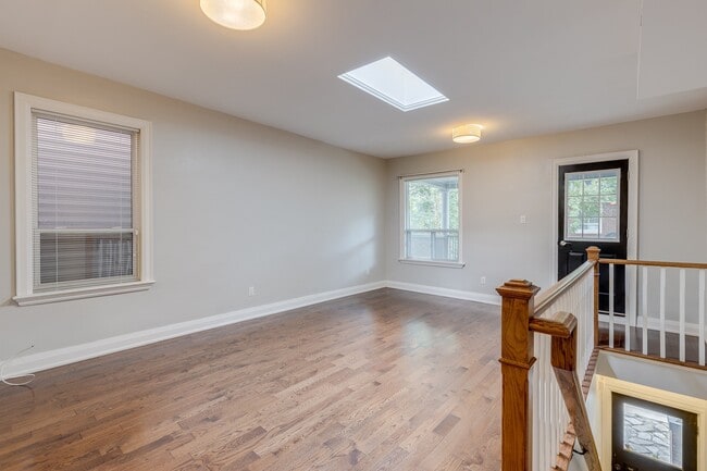 Photo du bâtiment - 412 Wellesley St E