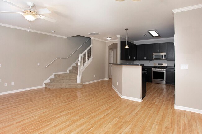 Foto del edificio - Gorgeous 2 Bedroom Townhome In Great West ...